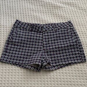 GAP Women's Geometric Patterned 3 inch Preppy Khaki Shorts - Red,White,Blue SZ 4